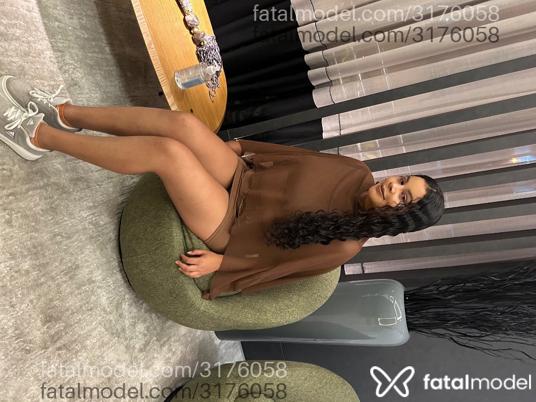 Acompanhante mulher morena (o) de olhos castanhos em Balneário Camboriú Acompanhante mulher morena (o) de olhos castanhos em Balneário Camboriú - Estela