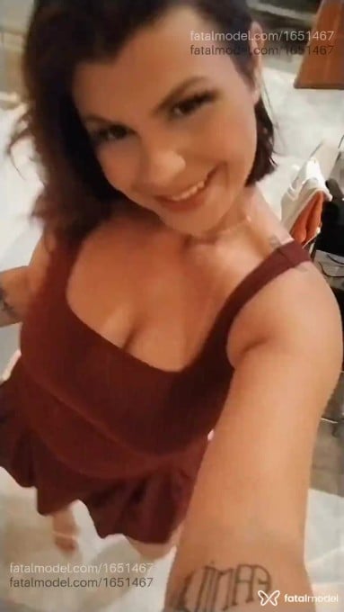 Acompanhante mulher com cabelo castanho de olhos castanhos em Campinas - Lívia Guiraldelli