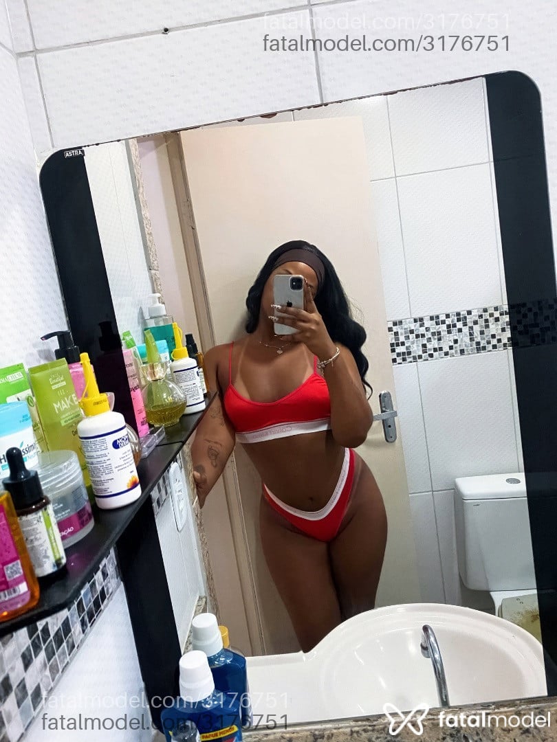 Acompanhante mulher trans com cabelo castanho de olhos mel em São Gonçalo - Zoe Morena