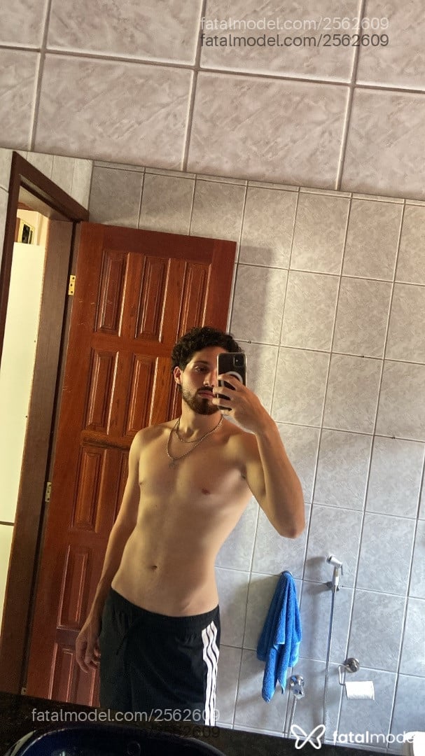 Acompanhante homem morena (o) de olhos castanhos em Vitória - Guilherme Freitas
