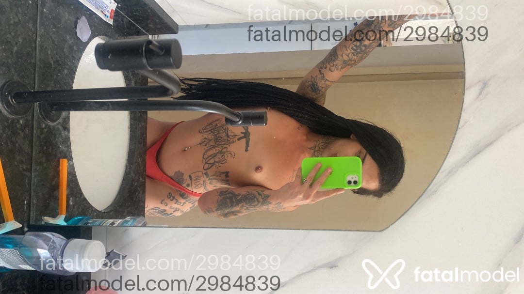 Acompanhante mulher trans morena (o) de olhos castanhos - Gaby Urack Acompanhante mulher trans morena (o) de olhos castanhos - Gaby Urack