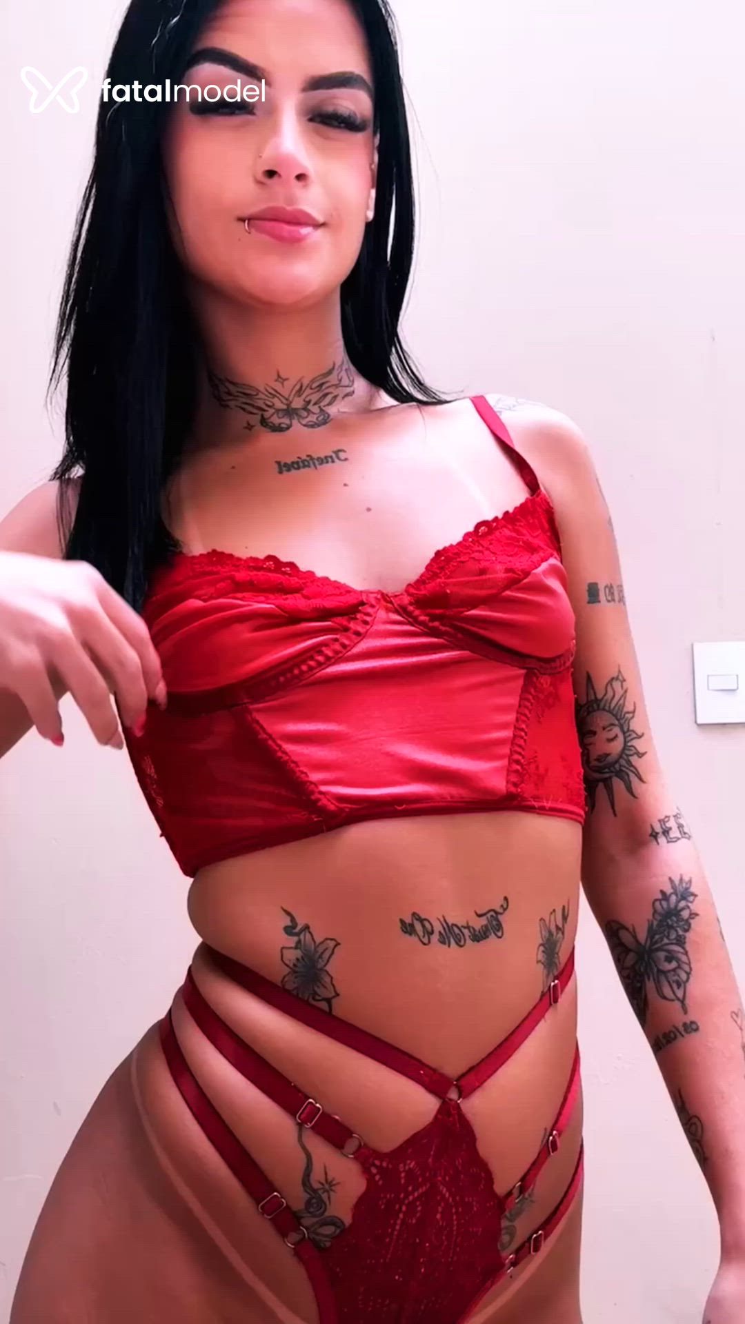 Acompanhante mulher morena (o) de olhos castanhos - Antonella