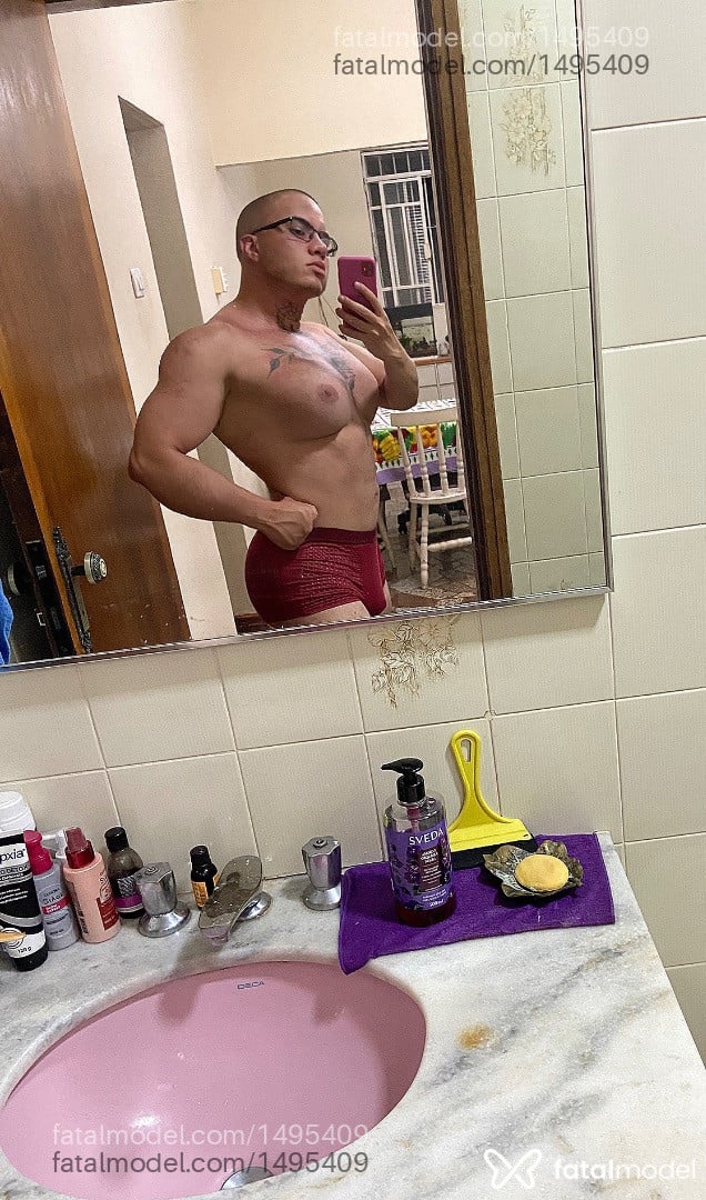 Acompanhante homem com cabelo castanho de olhos mel em Limeira - Martin Madeira
