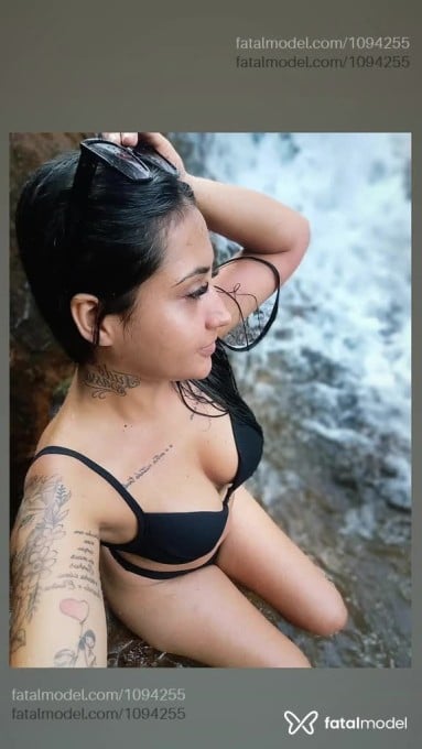 Acompanhante mulher morena (o) de olhos castanhos - Corall