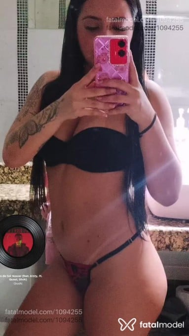 Acompanhante mulher morena (o) de olhos castanhos - Corall