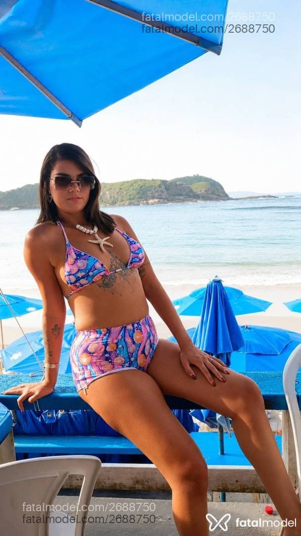 Acompanhante mulher morena (o) de olhos castanhos - Mila