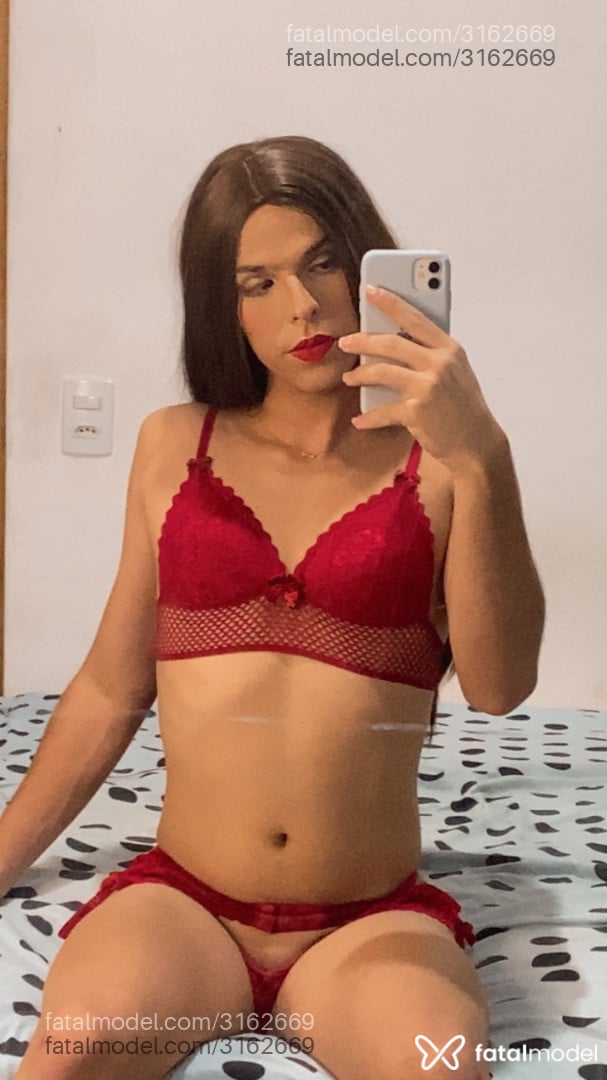 Acompanhante mulher trans com cabelo castanho de olhos mel em Goiânia - Tamara