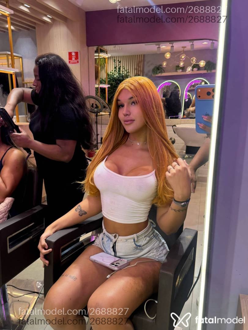 Acompanhante mulher trans ruiva (o) de olhos mel - Luna