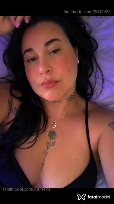 Acompanhante mulher morena (o) de olhos pretos - Kamilly