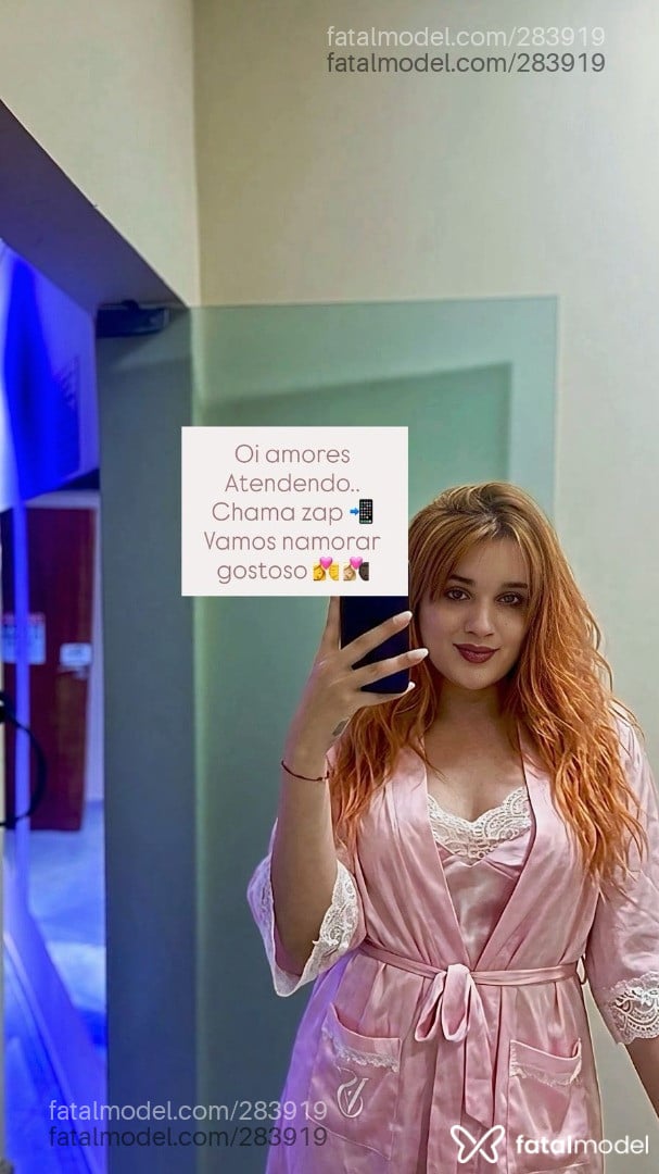 Acompanhante mulher trans ruiva (o) de olhos castanhos - Íris Castro