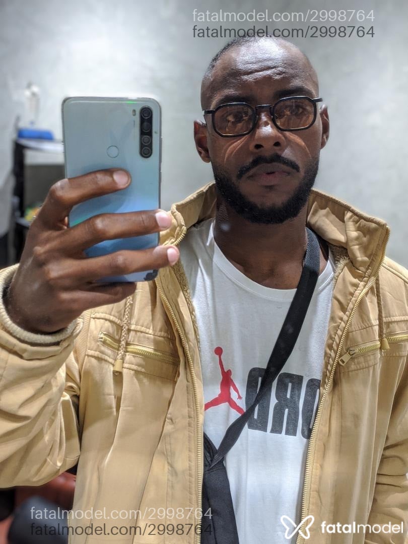 Acompanhante homem sem cabelo de olhos castanhos em São Paulo Acompanhante homem sem cabelo de olhos castanhos em São Paulo - Wellington