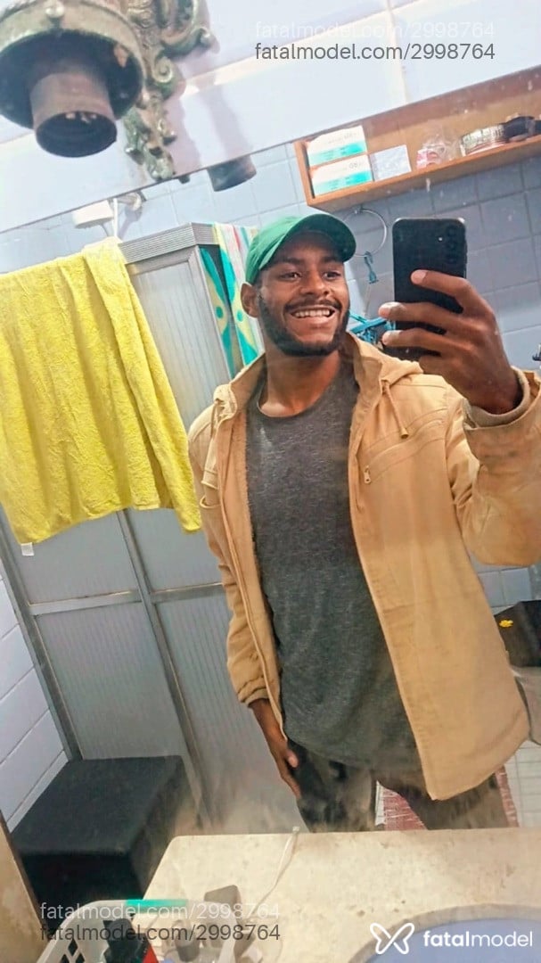 Acompanhante homem sem cabelo de olhos castanhos em São Paulo Acompanhante homem sem cabelo de olhos castanhos em São Paulo - Wellington