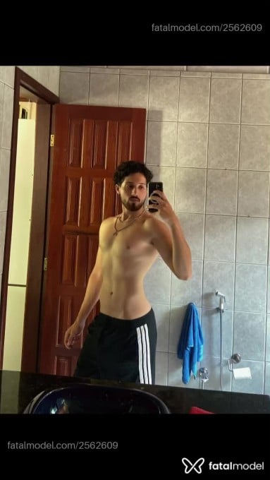 Acompanhante homem morena (o) de olhos castanhos em Vitória - Guilherme Freitas