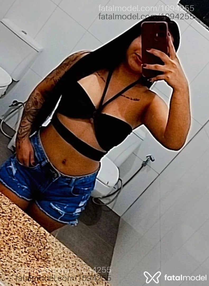 Acompanhante mulher morena (o) de olhos castanhos - Corall