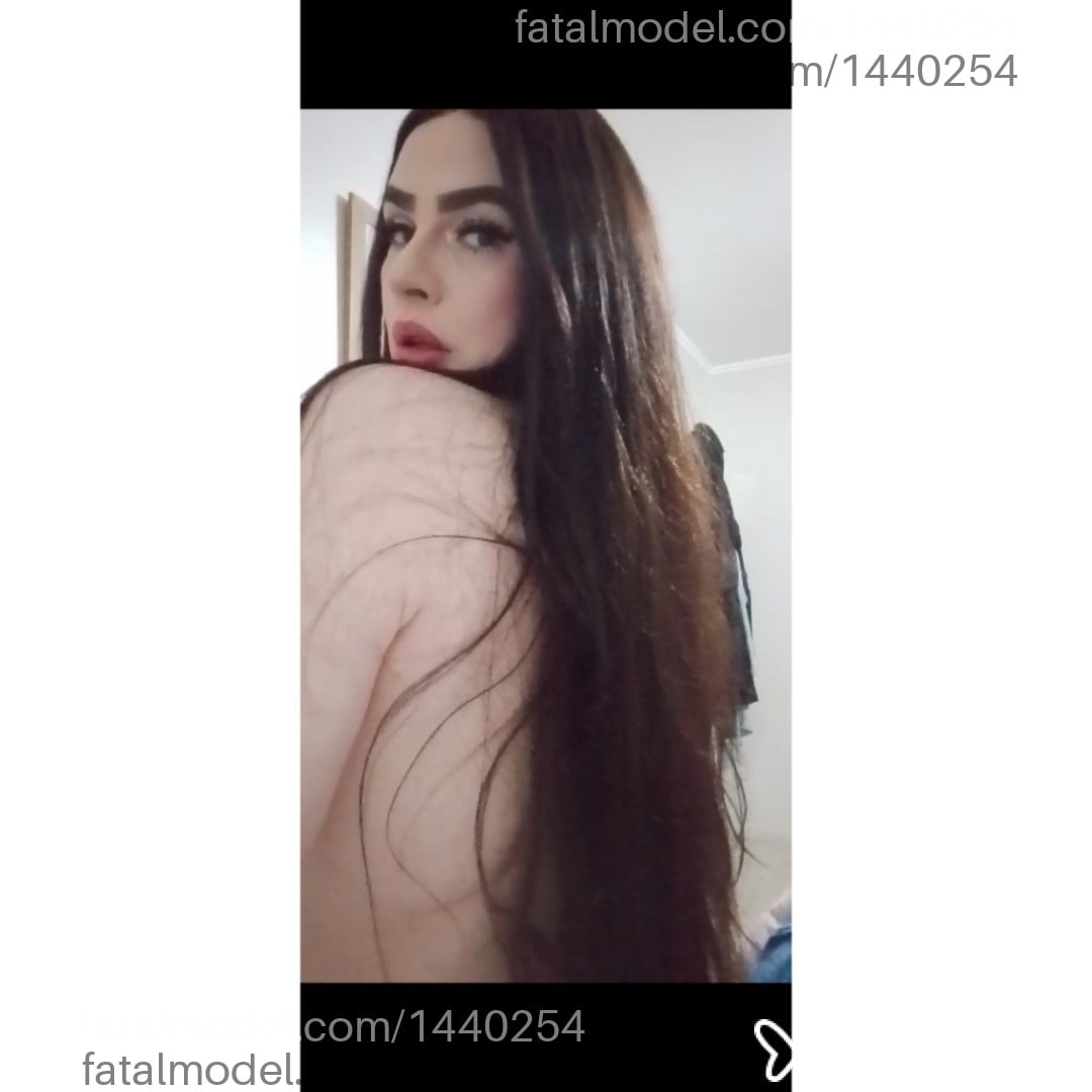 Acompanhante mulher trans com cabelo castanho de olhos verdes em Itapema - Bruna Rafaela