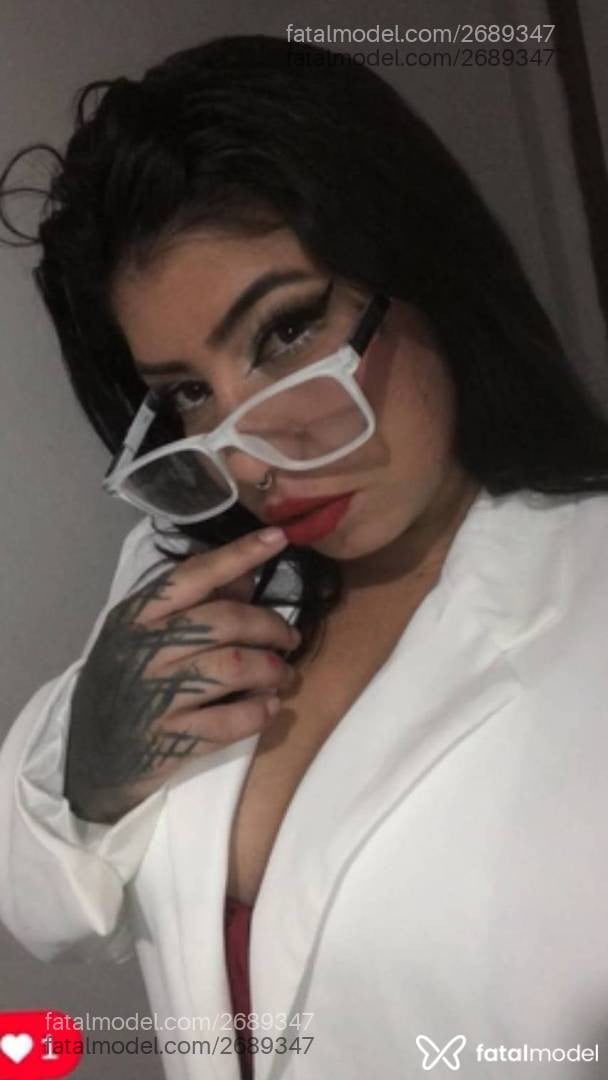 Acompanhante mulher morena (o) de olhos castanhos - Victoria Kalifa