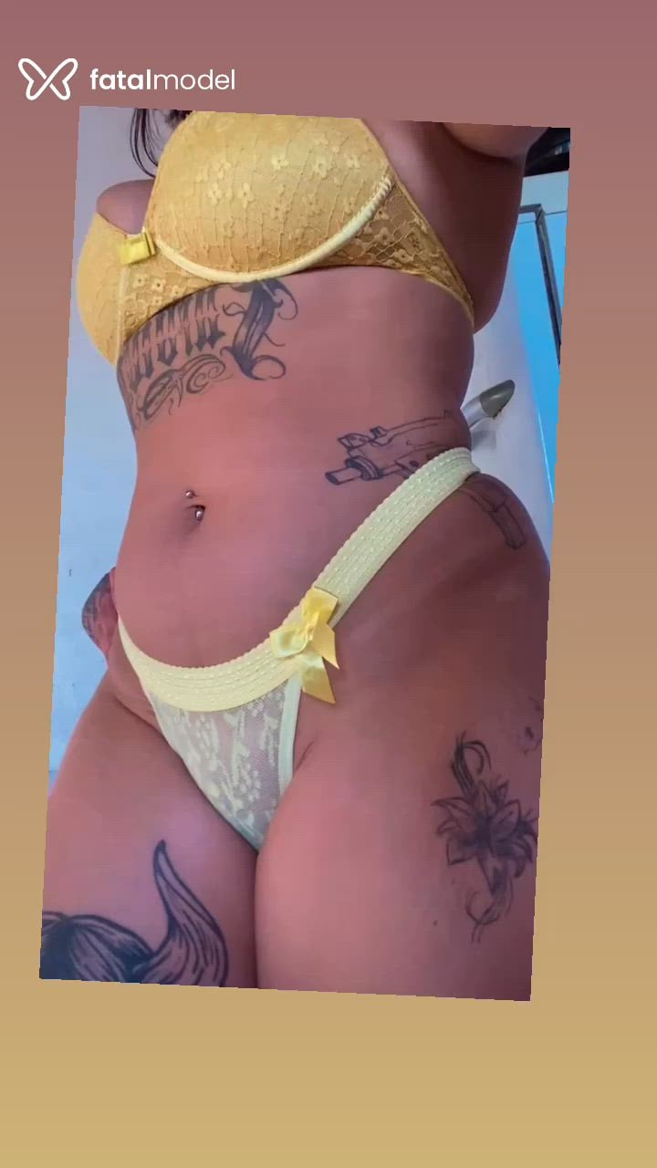 Acompanhante mulher morena (o) de olhos castanhos - Afrodite