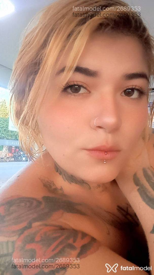 Acompanhante mulher loira (o) de olhos mel - Bia