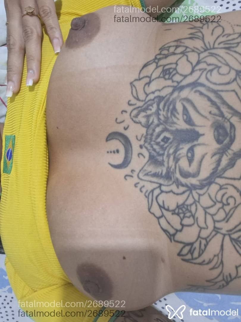 Acompanhante mulher morena (o) de olhos pretos - Alexandra Acompanhante mulher morena (o) de olhos pretos - Alexandra