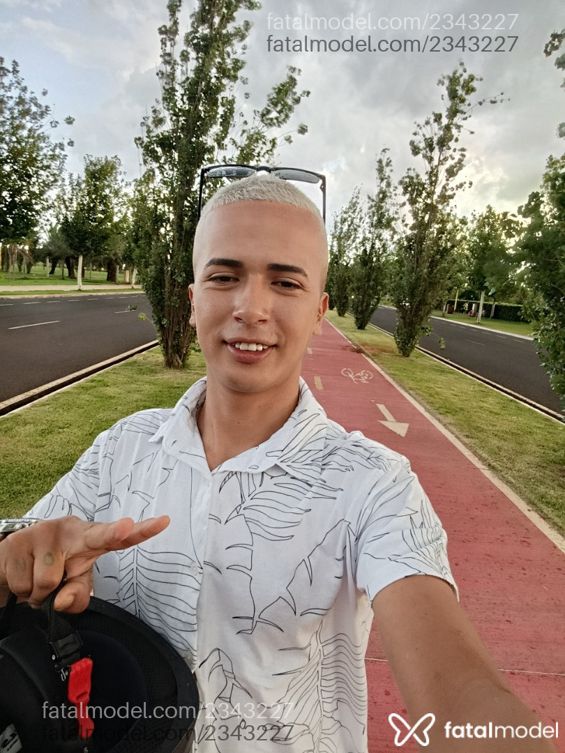 Acompanhante homem morena (o) de olhos castanhos em Maringá Acompanhante homem morena (o) de olhos castanhos em Maringá - Carlos