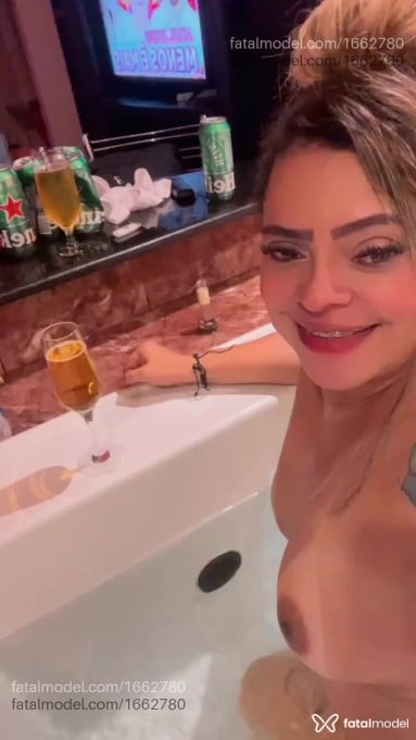 Acompanhante mulher loira (o) de olhos mel em Águas de Lindóia Acompanhante mulher loira (o) de olhos mel em Águas de Lindóia - Bruna Palloma