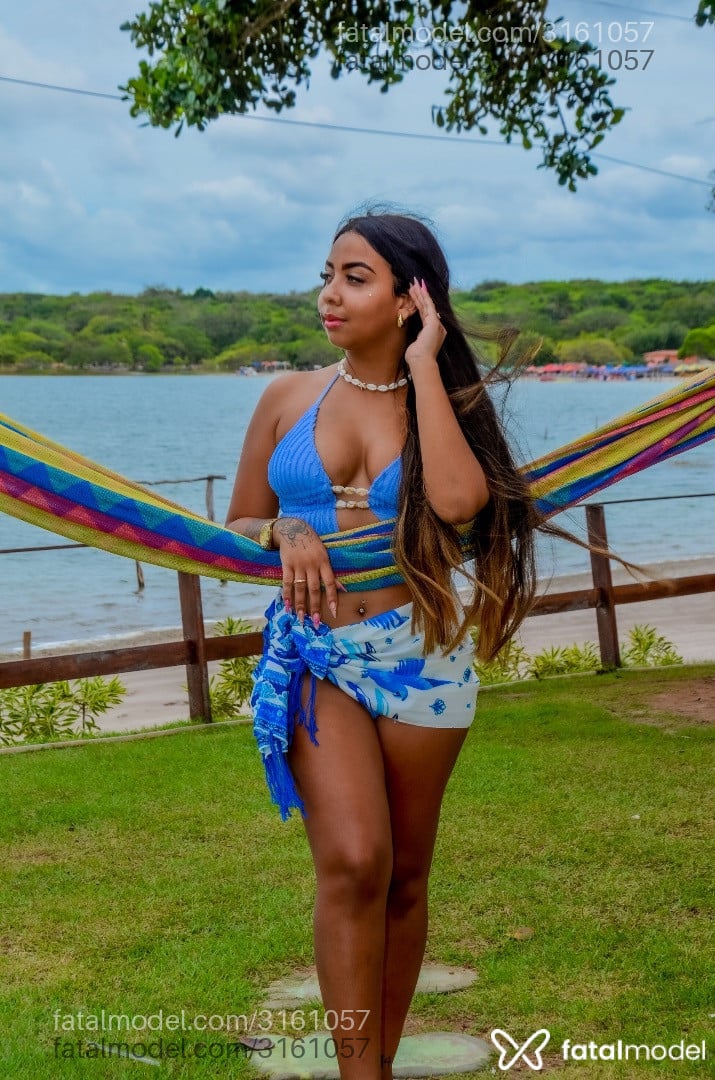 Acompanhante mulher morena (o) de olhos verdes em Felixlândia - Izabela