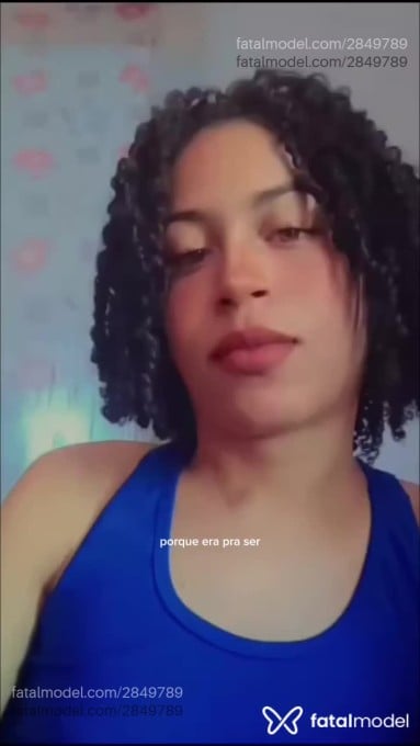 Acompanhante mulher trans com cabelo castanho de olhos verdes em Feira de Santana - Criis