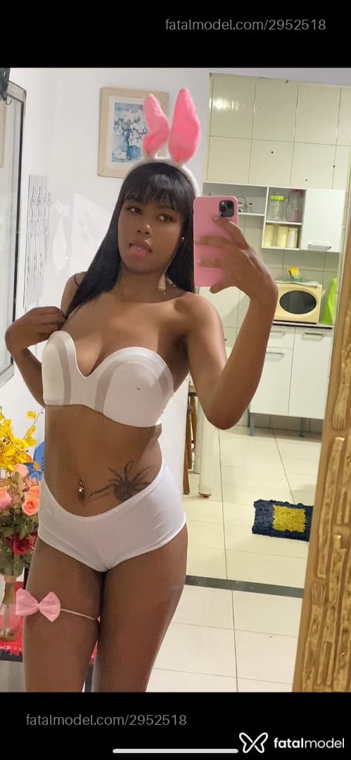 Acompanhante mulher com cabelo castanho de olhos pretos - Morenah Acompanhante mulher com cabelo castanho de olhos pretos - Morenah