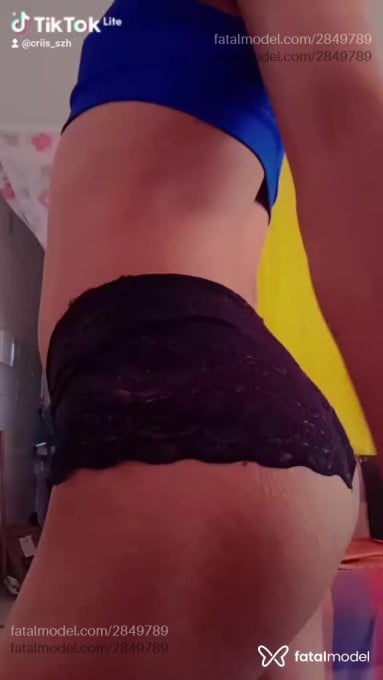 Acompanhante mulher trans com cabelo castanho de olhos verdes em Feira de Santana - Criis