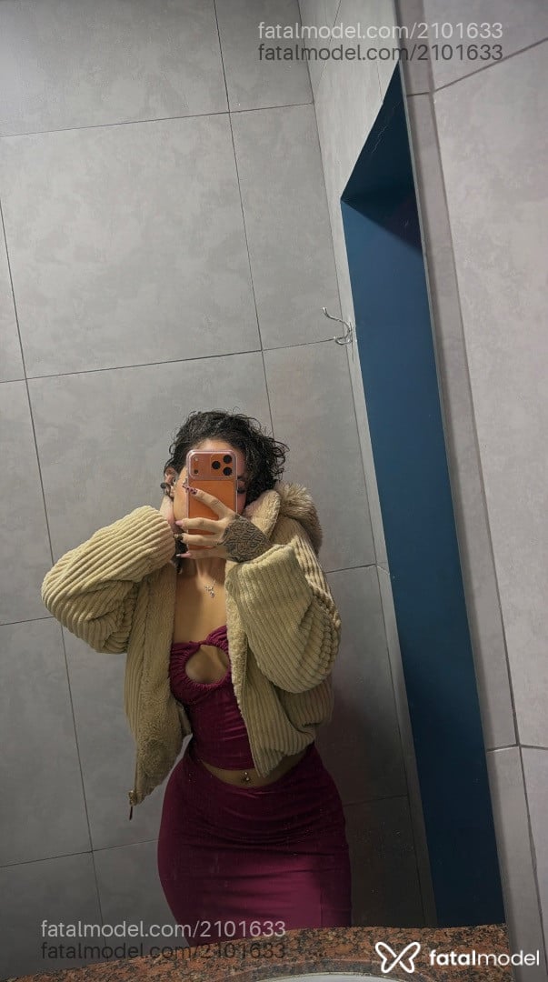 Acompanhante mulher com cabelo castanho de olhos castanhos em Belo Horizonte - Isabella
