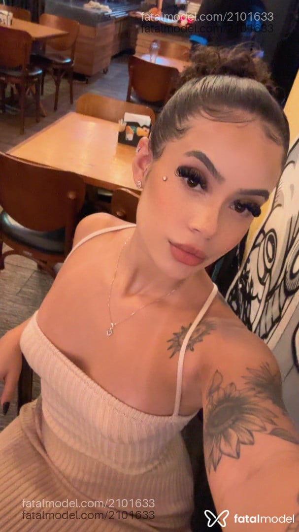 Acompanhante mulher com cabelo castanho de olhos castanhos em Belo Horizonte - Isabella