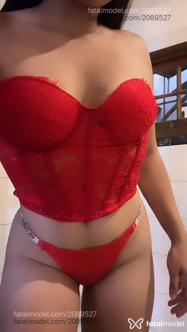Acompanhante mulher com cabelo castanho de olhos castanhos em Porto Alegre - Júlia Rosa