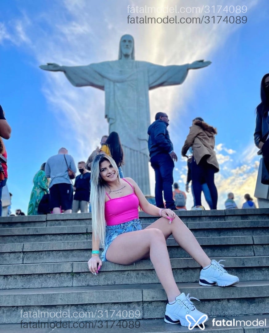 Acompanhante mulher loira (o) de olhos pretos - Pamela Acompanhante mulher loira (o) de olhos pretos - Pamela