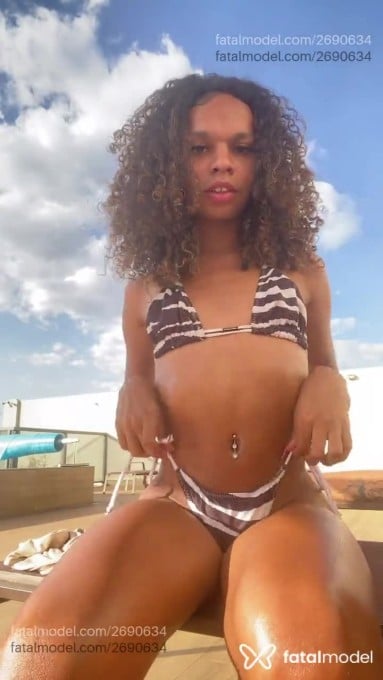 Acompanhante mulher trans morena (o) de olhos pretos em São Paulo - Preta Rara