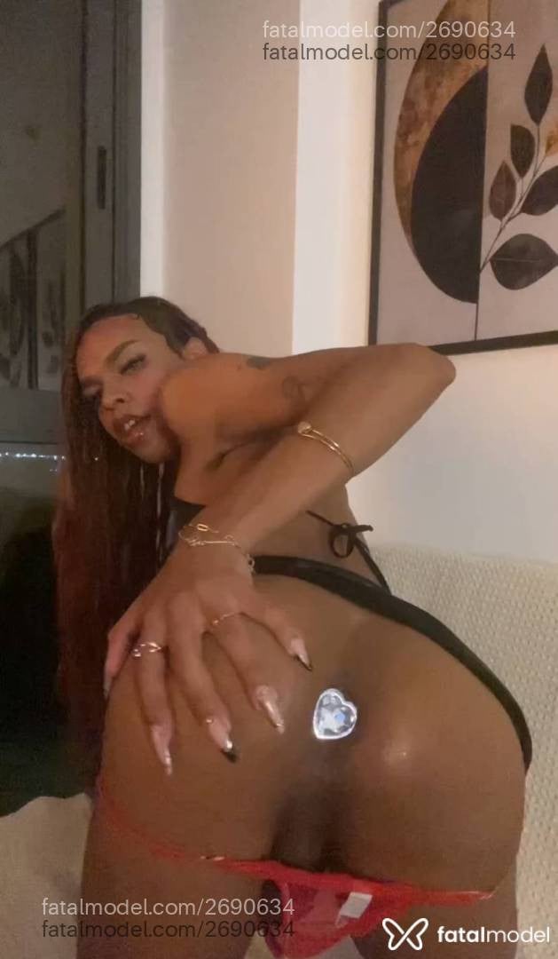 Acompanhante mulher trans morena (o) de olhos pretos em São Paulo - Preta Rara