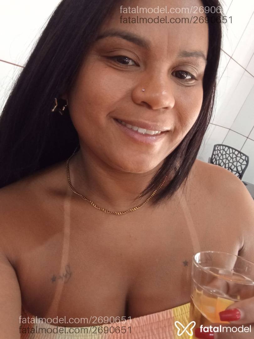 Acompanhante mulher morena (o) de olhos pretos em Três Corações Acompanhante mulher morena (o) de olhos pretos em Três Corações - Maiara