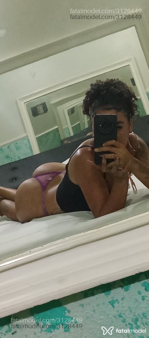 Acompanhante mulher com cabelo castanho de olhos castanhos - Aurora Pernambuco