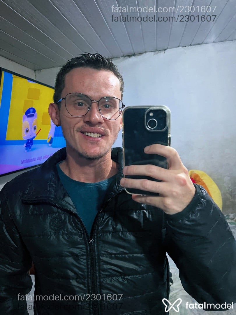Acompanhante homem com cabelo castanho de olhos castanhos em Imbituva Acompanhante homem com cabelo castanho de olhos castanhos em Imbituva - Pilicano
