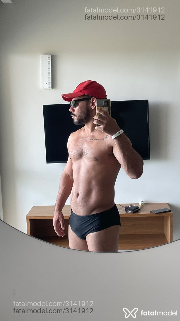 Acompanhante homem com cabelo castanho de olhos castanhos em Virtual - Felipe