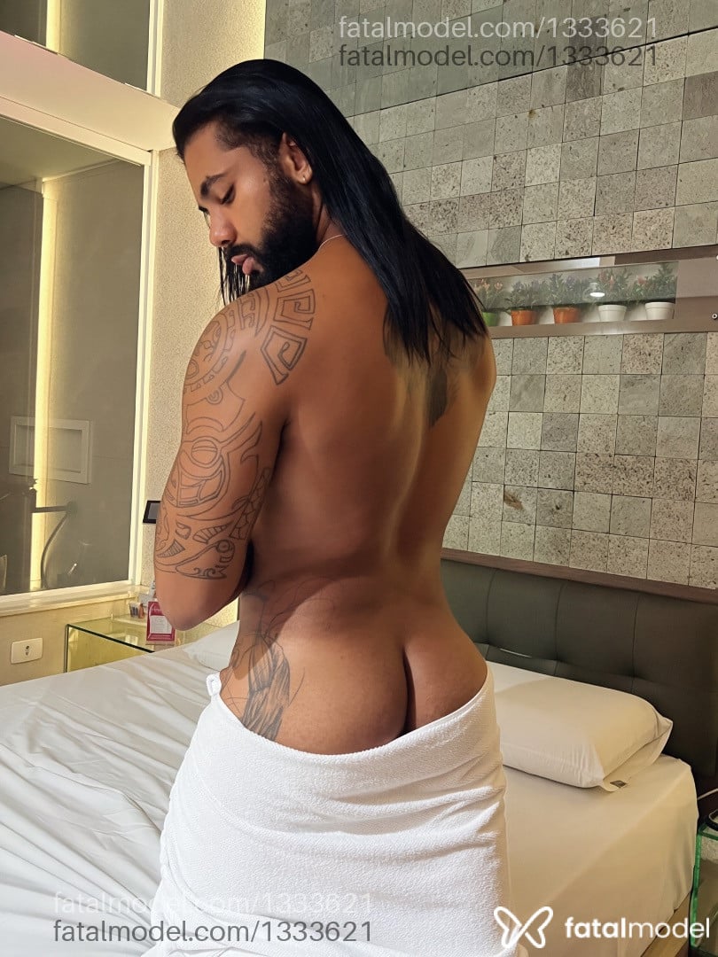 Acompanhante homem com cabelo castanho de olhos castanhos - Raphael Aquaboy