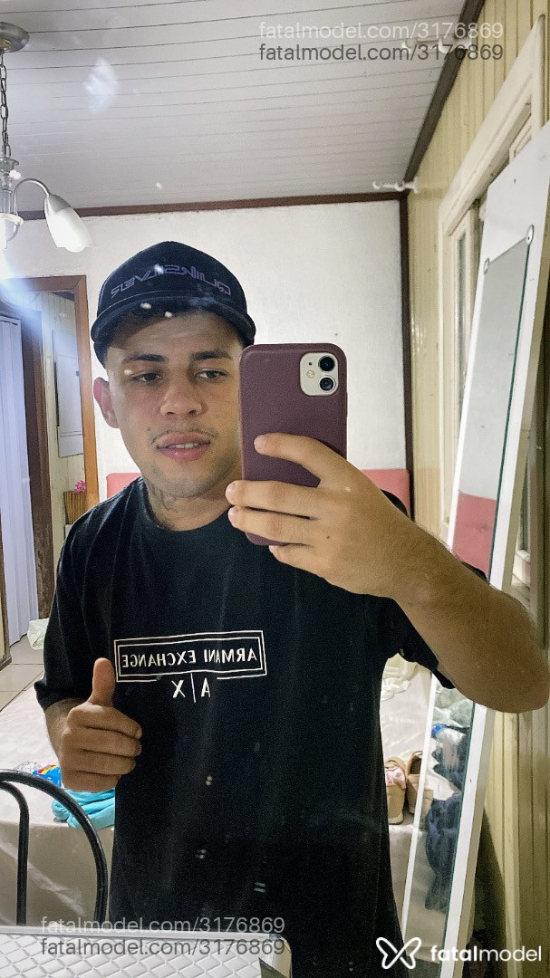 Acompanhante homem morena (o) de olhos castanhos em Porto Alegre - Guilherme