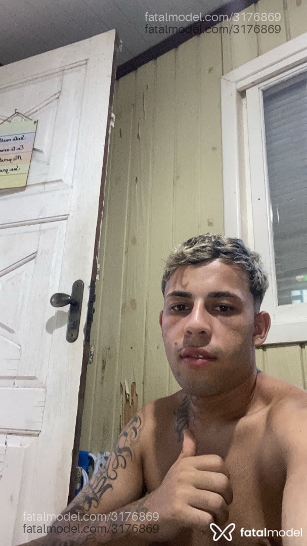 Acompanhante homem morena (o) de olhos castanhos em Porto Alegre - Guilherme