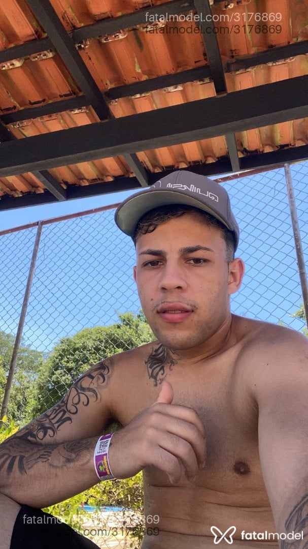 Acompanhante homem morena (o) de olhos castanhos em Porto Alegre - Guilherme