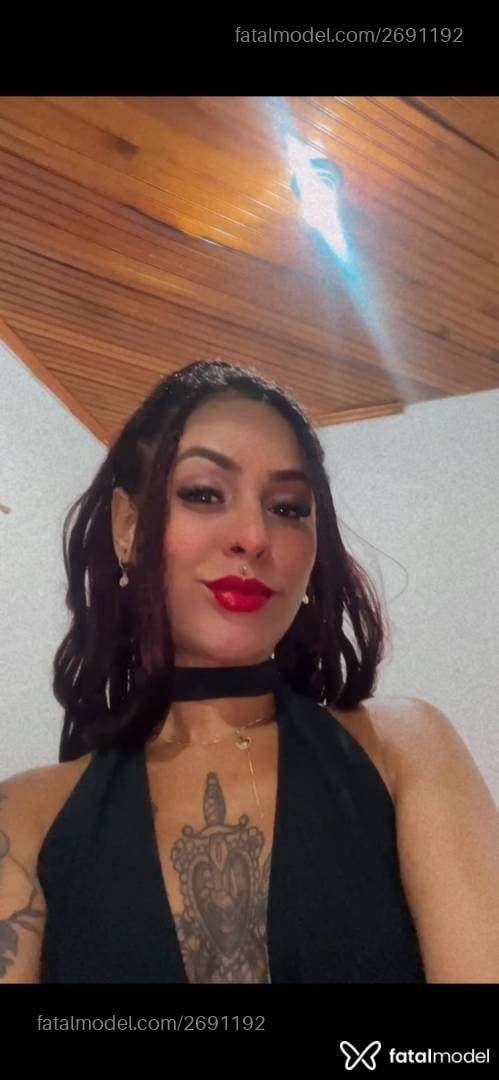 Acompanhante mulher morena (o) de olhos castanhos - Lorraine