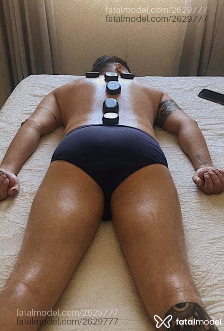 Acompanhante homem sem cabelo de olhos pretos em Pelotas - Masoterapeuta