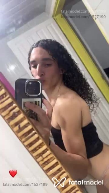 Acompanhante mulher trans morena (o) de olhos castanhos em Nova Friburgo Acompanhante mulher trans morena (o) de olhos castanhos em Nova Friburgo - Mirella Venenno