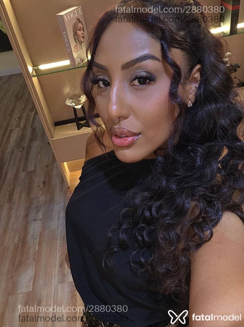 Acompanhante mulher com cabelo castanho de olhos castanhos - Karinn