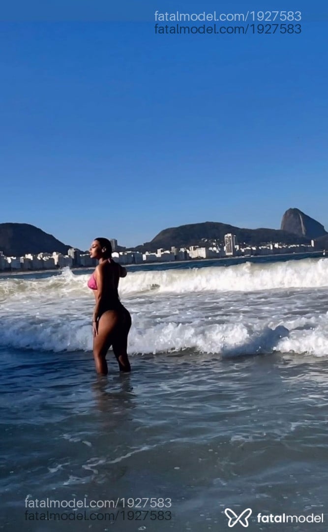 Acompanhante mulher morena (o) de olhos castanhos em Monte Carmelo - Beatriz