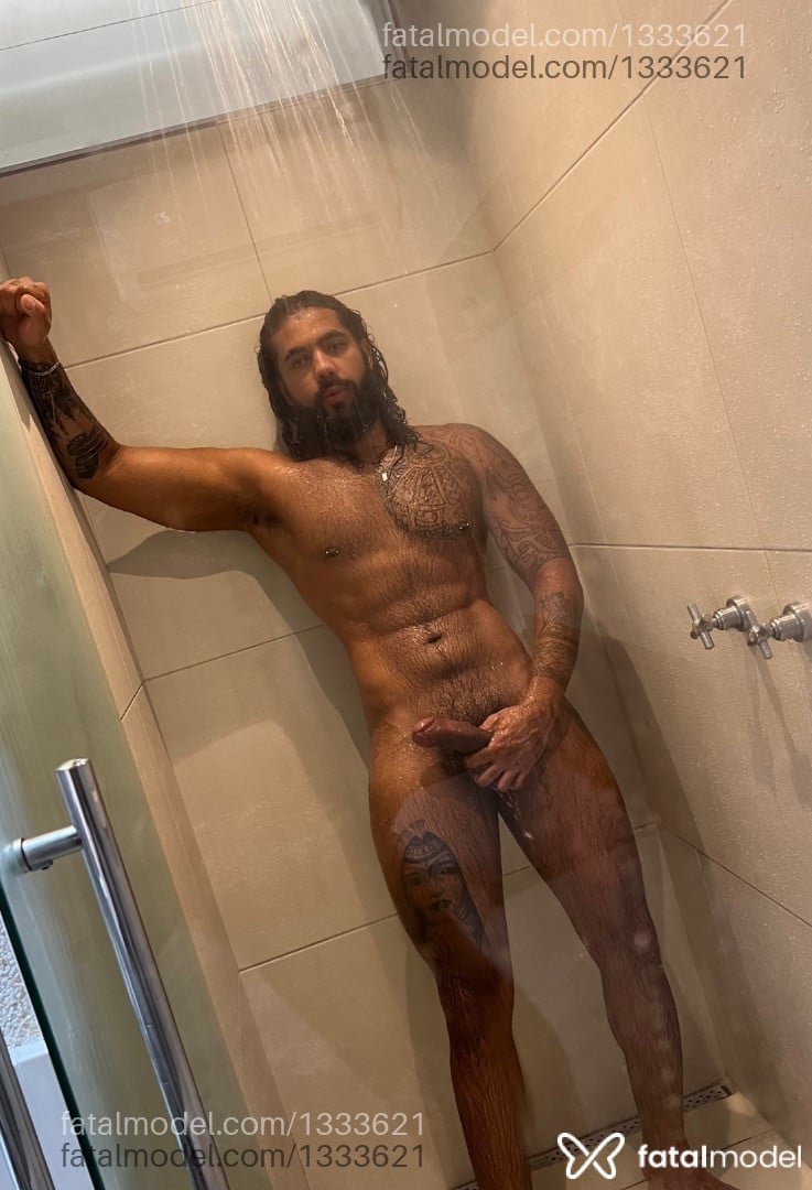 Acompanhante homem com cabelo castanho de olhos castanhos - Raphael Aquaboy
