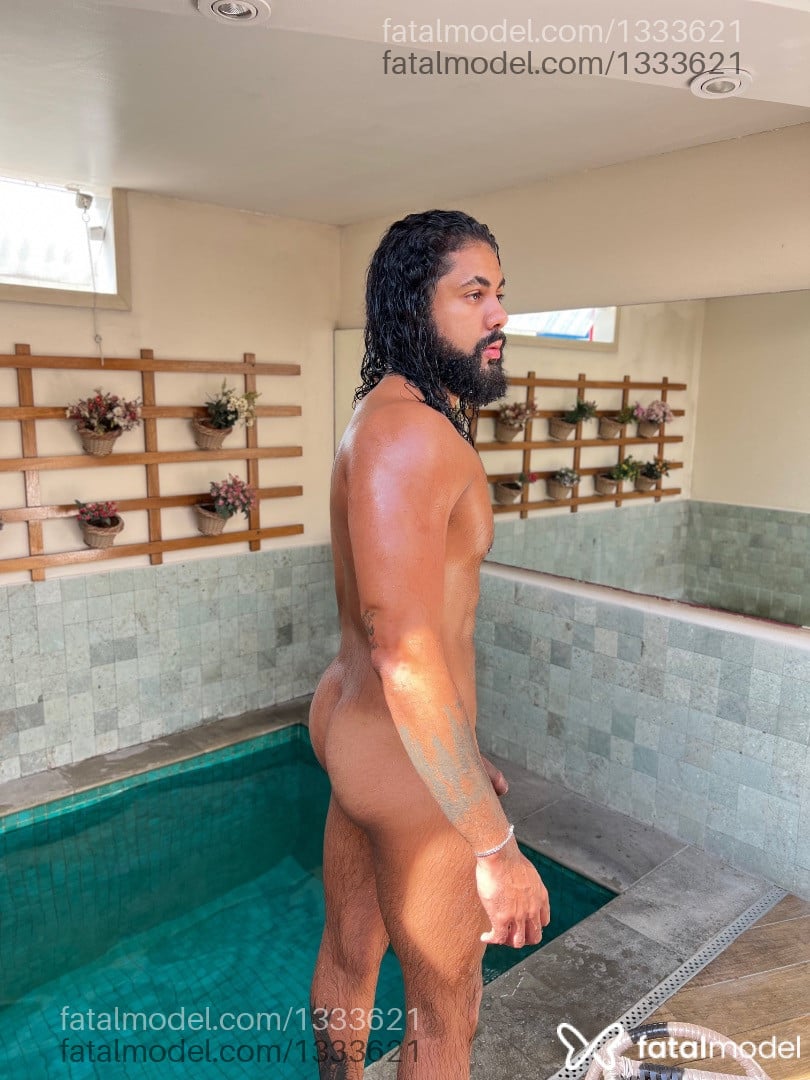 Acompanhante homem com cabelo castanho de olhos castanhos - Raphael Aquaboy